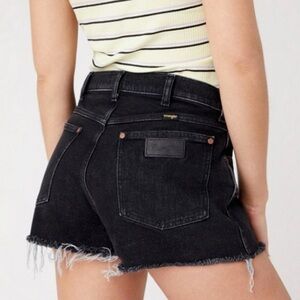 Wrangler NWT Black High-Rise Frayed Hem Denim Shorts with Patch Size 28